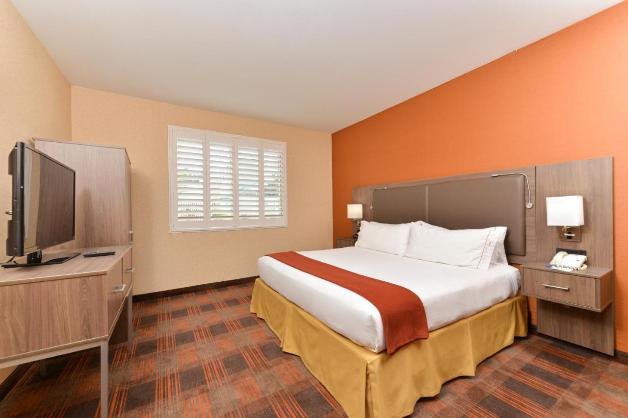 Holiday Inn Express & Suites Elk Grove Central - Hwy 99 By Ihg Екстериор снимка