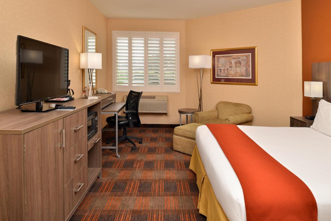 Holiday Inn Express & Suites Elk Grove Central - Hwy 99 By Ihg Екстериор снимка