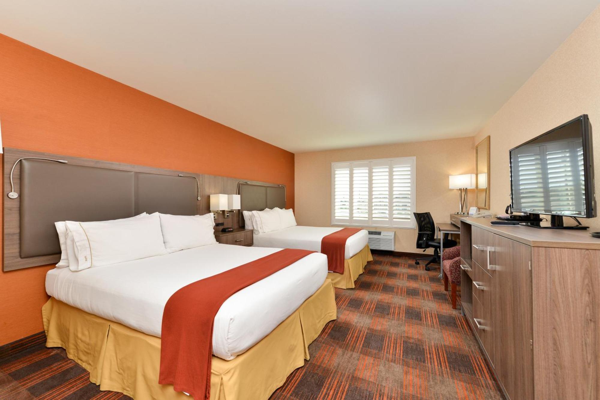 Holiday Inn Express & Suites Elk Grove Central - Hwy 99 By Ihg Екстериор снимка